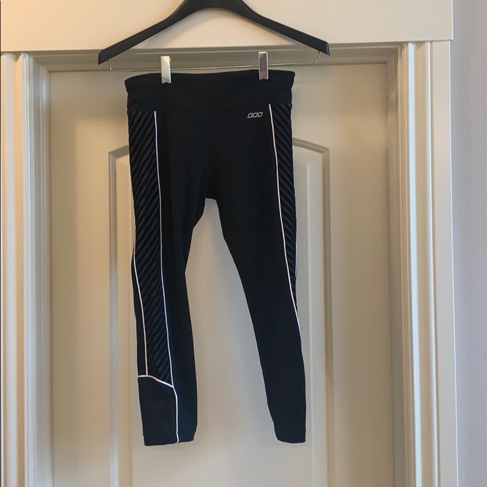 Black Lorna Jane Cropped Leggings